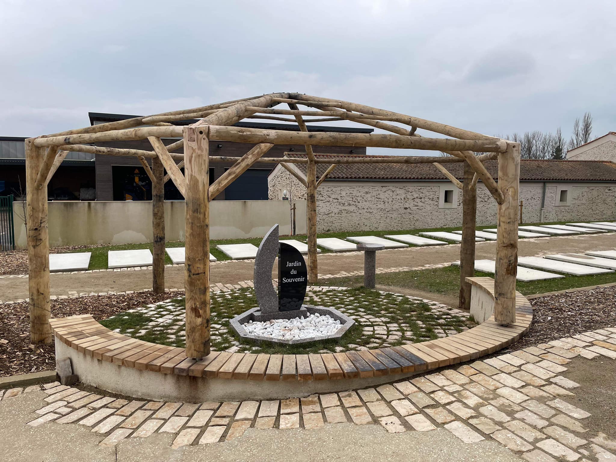 construction-bois-kiosque-chataignier construction-bois-kiosque-chataignier