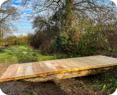 image illustrant un ponton en bois de châtaignier